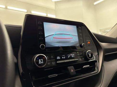 Used 2022 Toyota Highlander L FWD image 24