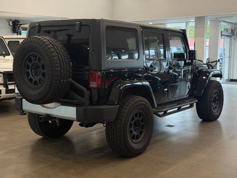 Used 2015 Jeep Wrangler Unlimited Sahara w/ Connectivity Group AWD/4WD image 4