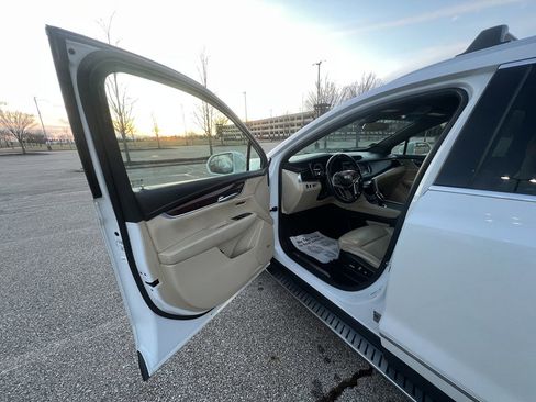 Used 2018 Cadillac XT5 Luxury image 16