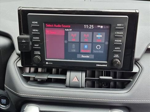 Used 2020 Toyota RAV4 XLE w/ Convenience Package FWD image 18
