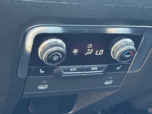 Used 2024 GMC Yukon AT4 w/ AT4 Premium Package AWD/4WD image 21