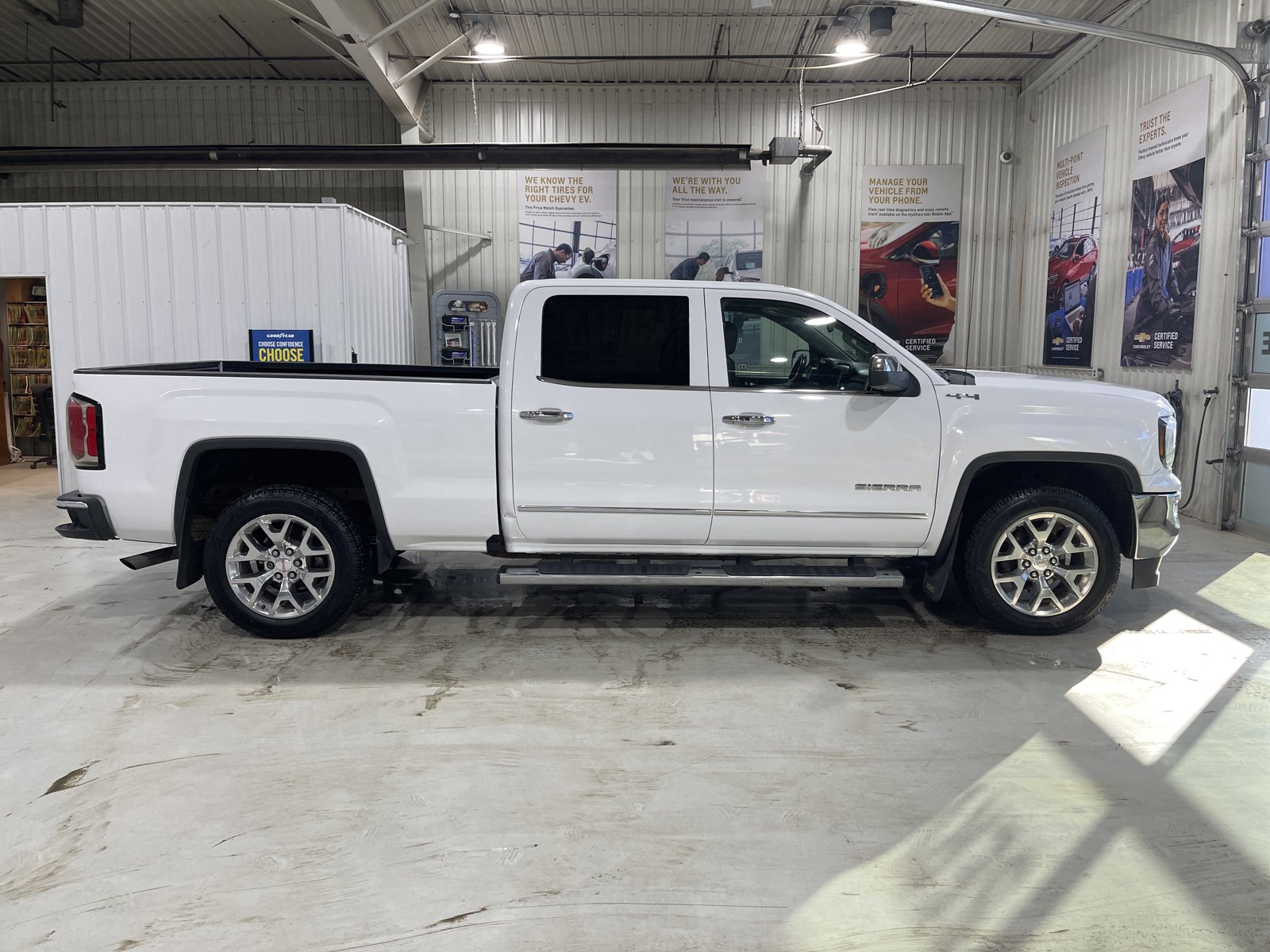 Used 2017 GMC Sierra 1500 SLT w/ SLT Premium Package AWD/4WD image 9