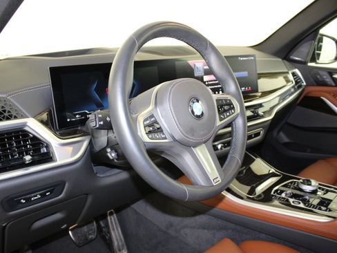 Used 2025 BMW X5 xDrive40i w/ Executive Package image 4