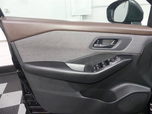 Used 2023 Nissan Rogue S FWD image 18