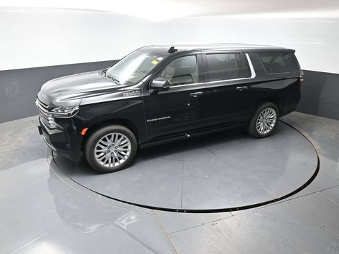Used 2023 Chevrolet Suburban High Country AWD/4WD image 19