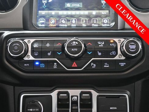 Used 2022 Jeep Wrangler Unlimited Sahara image 31