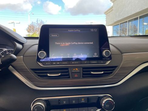 Used 2025 Nissan Altima 2.5 SV image 17