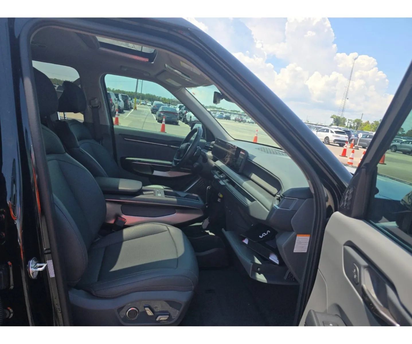 Used 2026 Kia EV9 Light RWD image 7