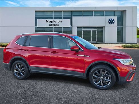 Certified 2022 Volkswagen Tiguan SE image 3