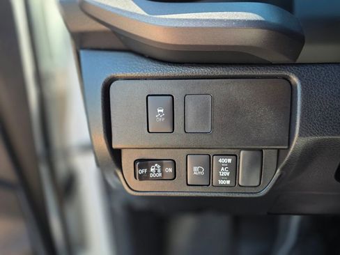 Used 2020 Toyota Tacoma TRD Sport w/ Technology Package AWD/4WD image 38