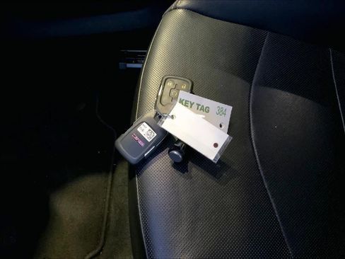 Used 2020 GMC Terrain SLT w/ Elevation Edition image 14