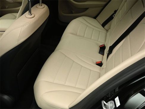 Used 2020 Mercedes-Benz C 300 Sedan image 21