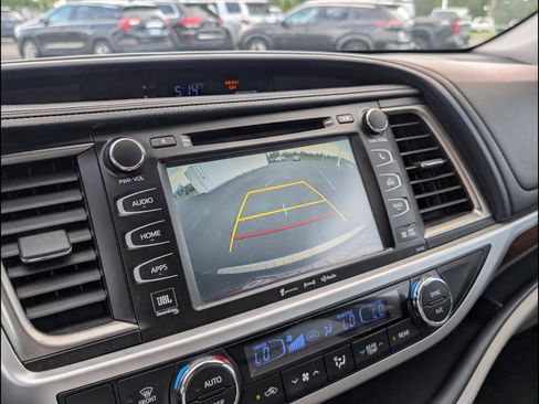 Used 2016 Toyota Highlander Limited FWD image 14
