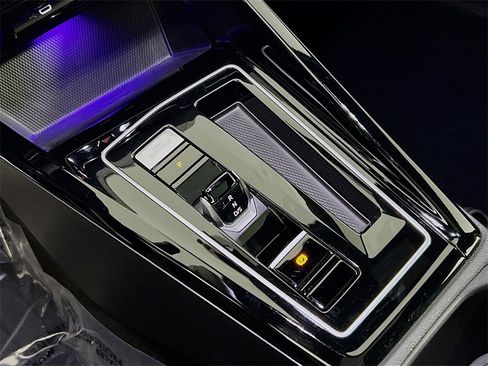 Used 2024 Volkswagen Golf R image 18