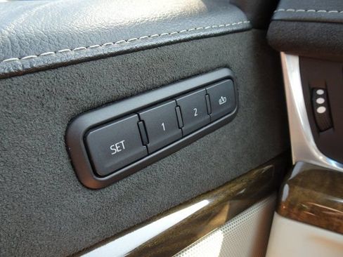 Used 2019 Cadillac Escalade Luxury AWD/4WD image 22