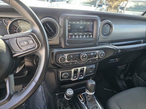 Used 2019 Chrysler 300 Limited RWD image 12