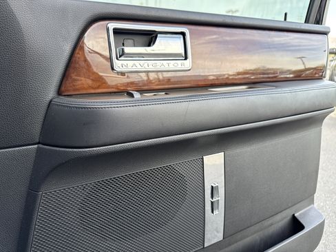 Used 2014 Lincoln Navigator 2WD image 35