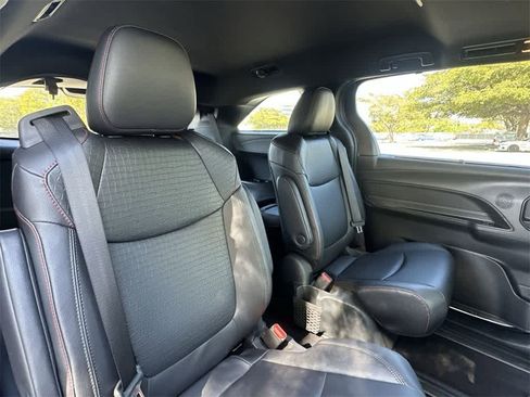 Used 2025 Toyota Sienna XSE image 26