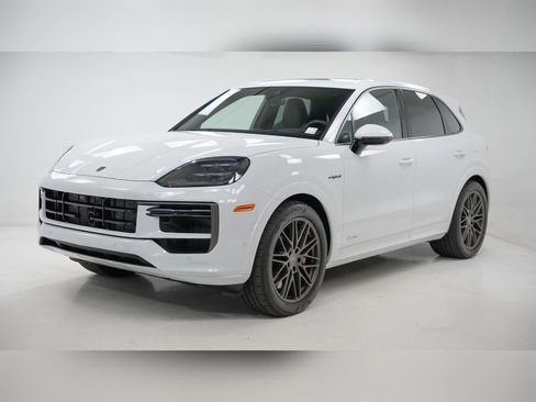 New 2025 Porsche Cayenne Turbo image 1