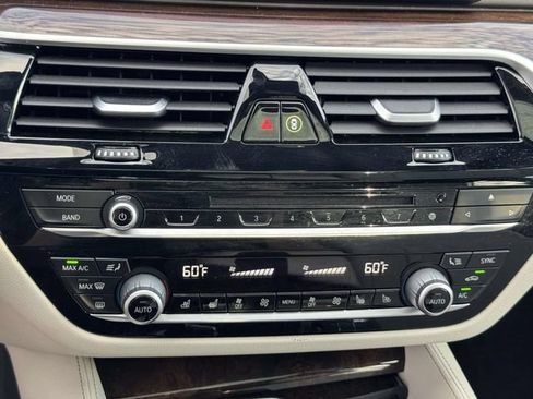 Used 2019 BMW M550i xDrive AWD/4WD image 36