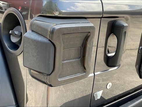 Used 2019 Jeep Wrangler Sport AWD/4WD image 24