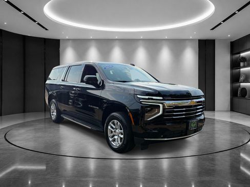 Used 2026 Chevrolet Suburban LT w/ Comfort Package AWD/4WD image 2