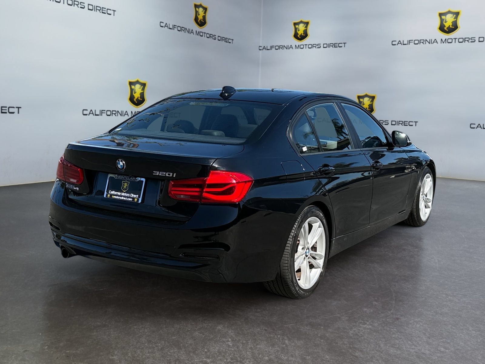 Used 2016 BMW 320i Sedan RWD image 5