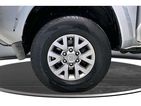 Used 2017 Toyota Tacoma SR5 w/ Tow Package AWD/4WD image 11