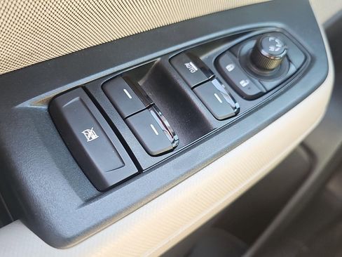 Used 2025 Subaru Forester image 16