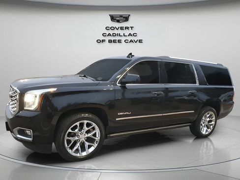 Used 2020 GMC Yukon XL Denali w/ Denali Premium Package image 4