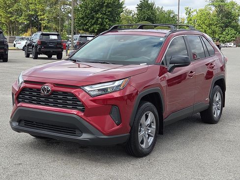 Used 2025 Toyota RAV4 LE AWD/4WD image 2