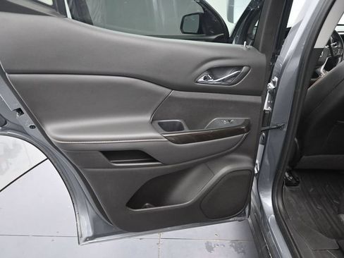 Used 2022 GMC Acadia AT4 AWD/4WD image 17