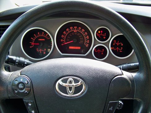 Used 2010 Toyota Tundra 4x4 Double Cab image 23