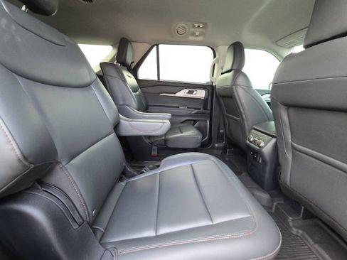 Used 2025 Ford Explorer Active w/ Active Comfort Package RWD image 15