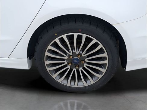 Used 2018 Ford Fusion Titanium AWD/4WD image 3