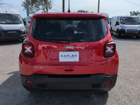 Used 2023 Jeep Renegade Latitude AWD/4WD image 6