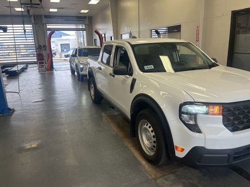 Used 2025 Ford Maverick XL FWD image 1