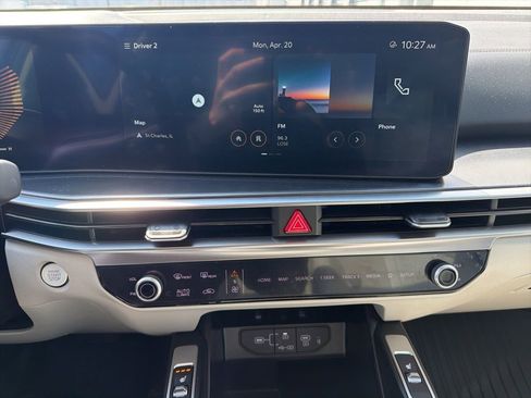 Certified 2025 Kia Sorento S w/ Panoramic Sunroof Package image 9