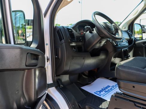 Used 2024 RAM ProMaster 2500 w/ Convenience Group FWD image 3
