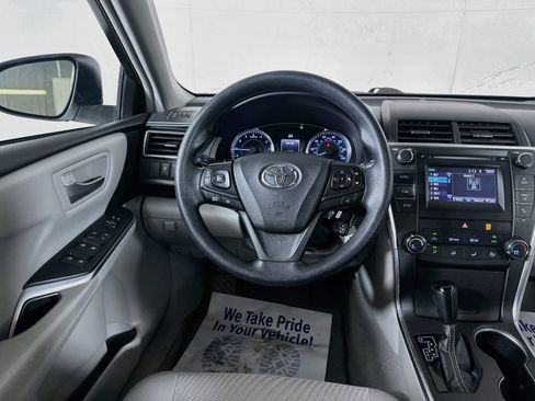 Used 2017 Toyota Camry LE FWD image 20
