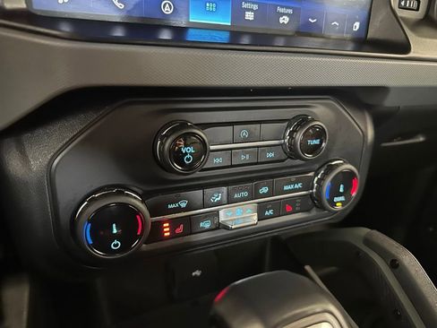 Used 2022 Ford Bronco Everglades image 25
