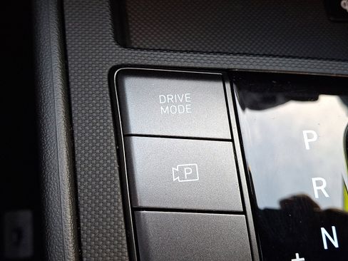 Certified 2025 Hyundai Elantra Sport image 22