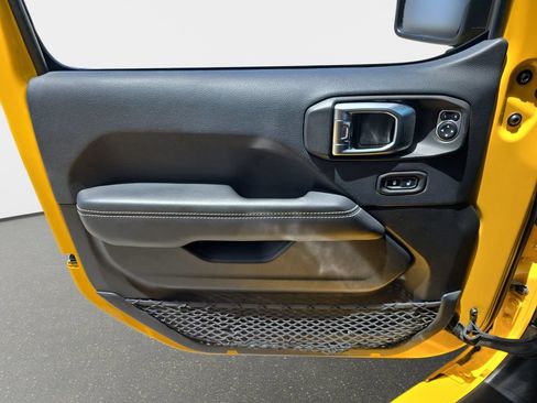 Used 2019 Jeep Wrangler Unlimited Sahara AWD/4WD image 28
