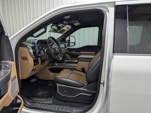 Used 2024 Ford F250 Lariat w/ Chrome Package image 16