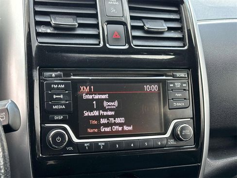 Certified 2016 Nissan Versa Note SV image 3