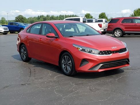 Used 2024 Kia Forte LXS w/ LXS Technology Package FWD image 2