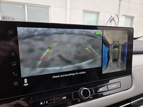 Used 2025 Mitsubishi Outlander SE image 13