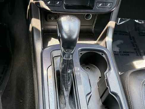 Used 2022 Chevrolet Colorado Z71 AWD/4WD image 17