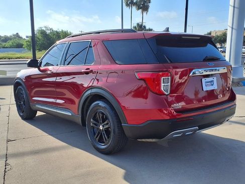 Used 2024 Ford Explorer XLT w/ Equipment Group 202A RWD image 4