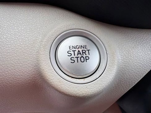 Used 2021 Hyundai Venue FWD image 21